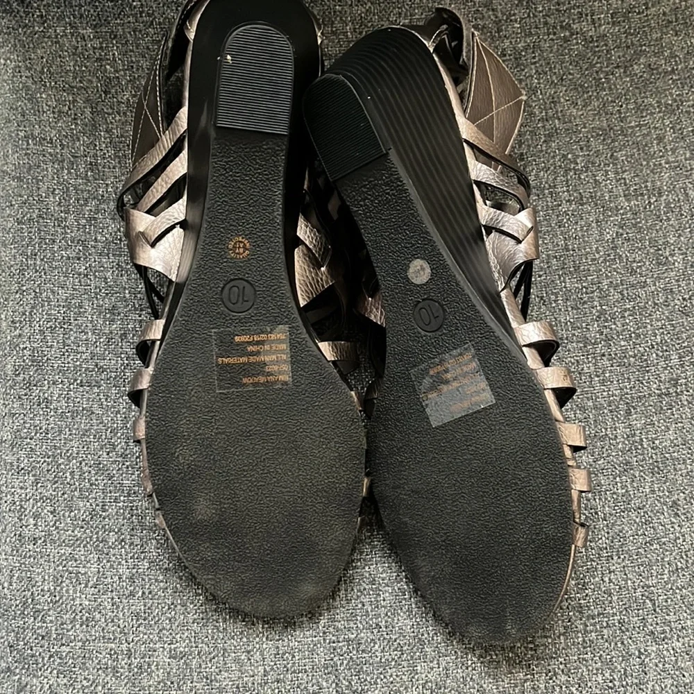 a.n.a  Roman Sandals Size 10 - Picture 4 of 5